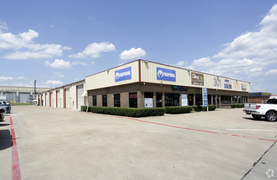 301 E Buckingham Rd, Garland, TX for lease - Primary Photo - Image 1 of 5