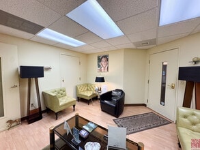 687 Straits Tpke, Middlebury, CT for sale Interior Photo- Image 2 of 8