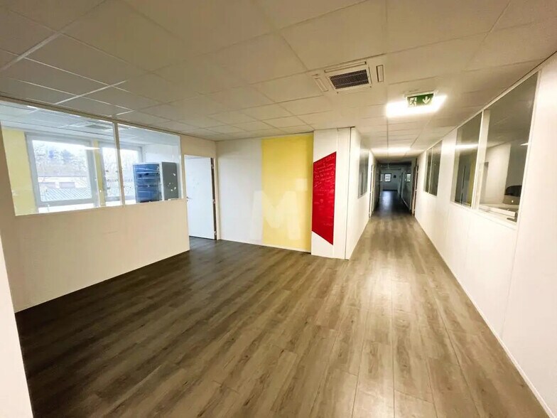 Office in Ris-Orangis for lease - Interior Photo - Image 2 of 16