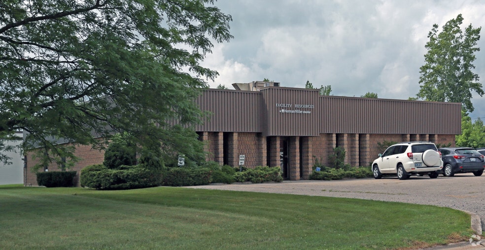 1535 N Routledge Park, London, ON for lease - Primary Photo - Image 1 of 2