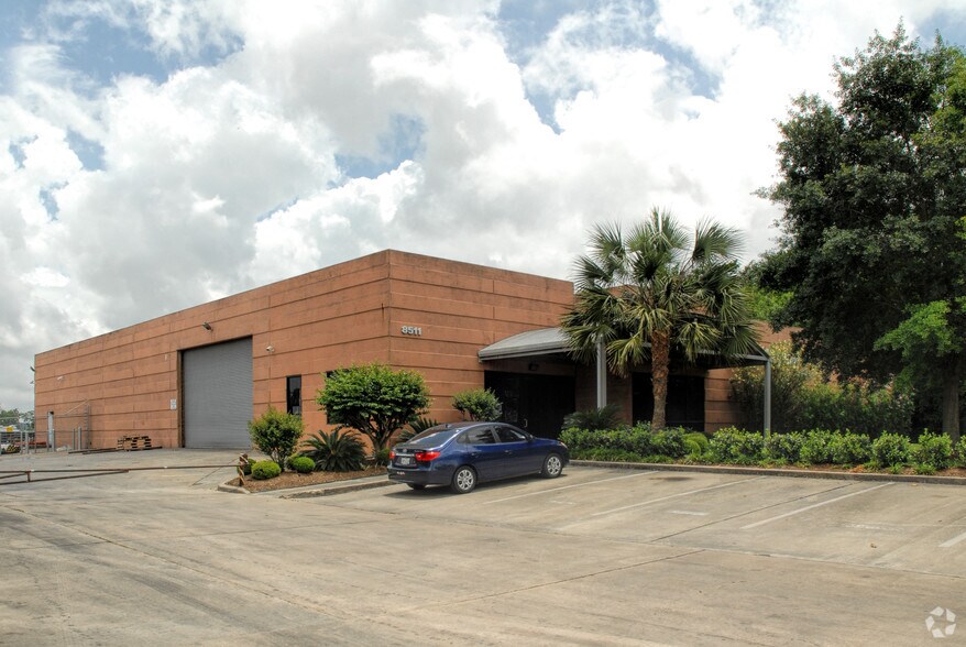 8511 Monroe Rd, Houston, TX 77061