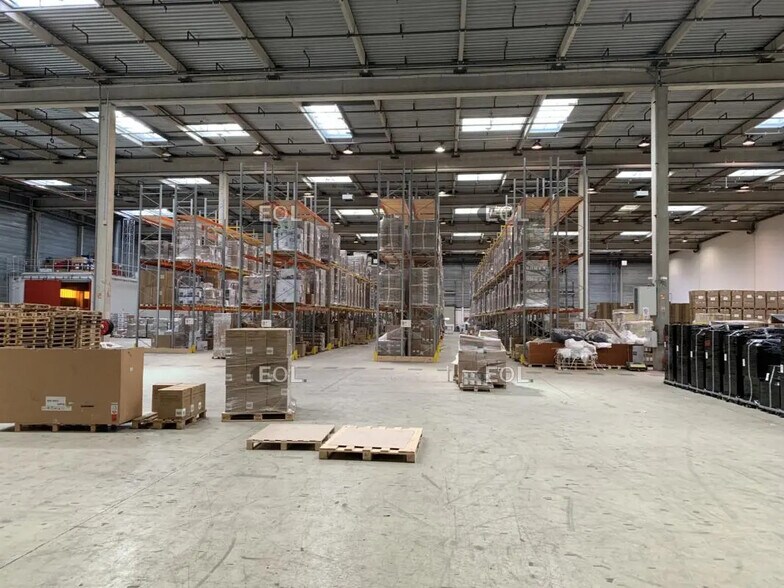 Industrial in Éragny for lease - Interior Photo - Image 2 of 8