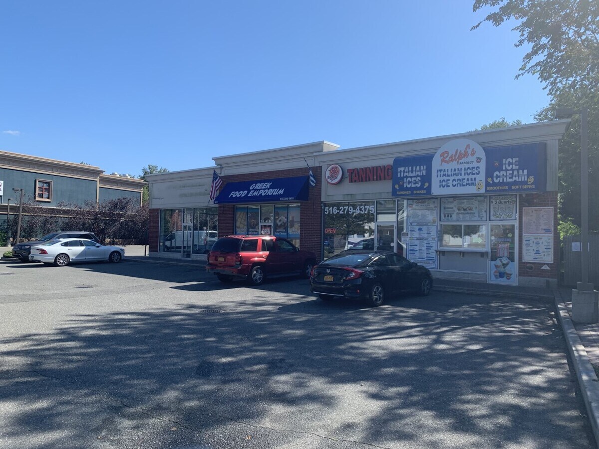 633 Old Country Rd, Plainview, NY 11803