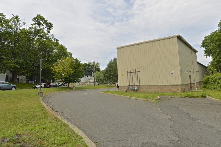 35 Starr Rd, Danbury, CT for lease - Building Photo - Image 2 of 4