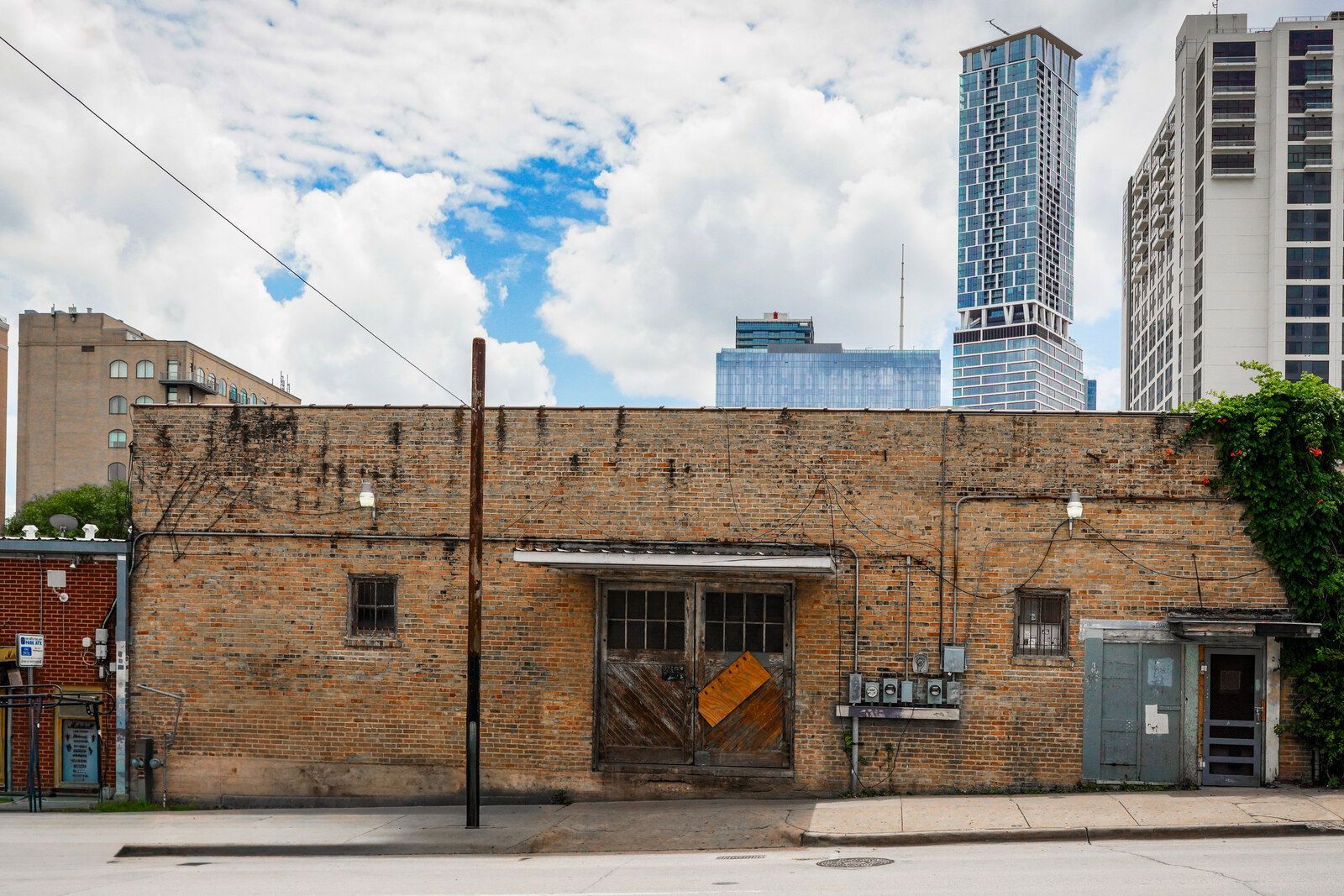 201 E 6th St, Austin, TX for lease Building Photo- Image 1 of 3