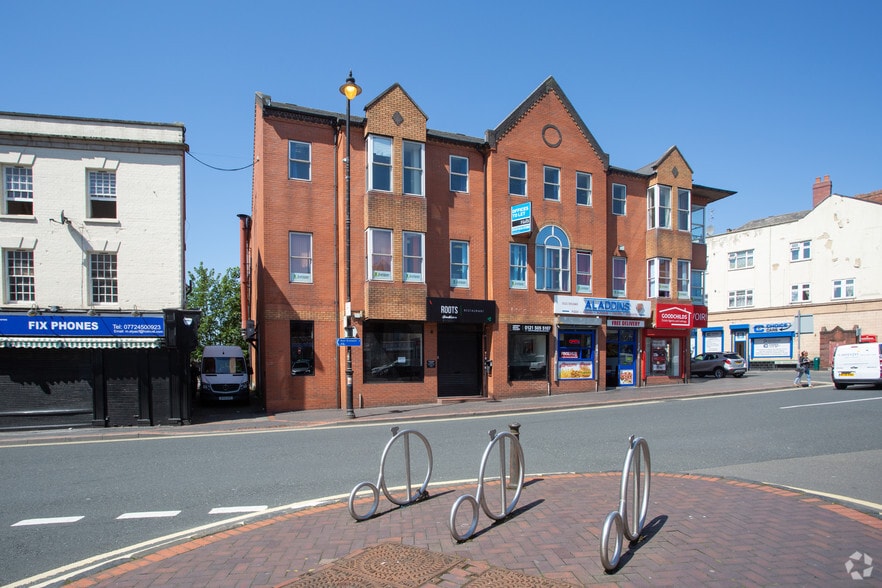 Market Pl, Wednesbury for lease - Primary Photo - Image 1 of 16