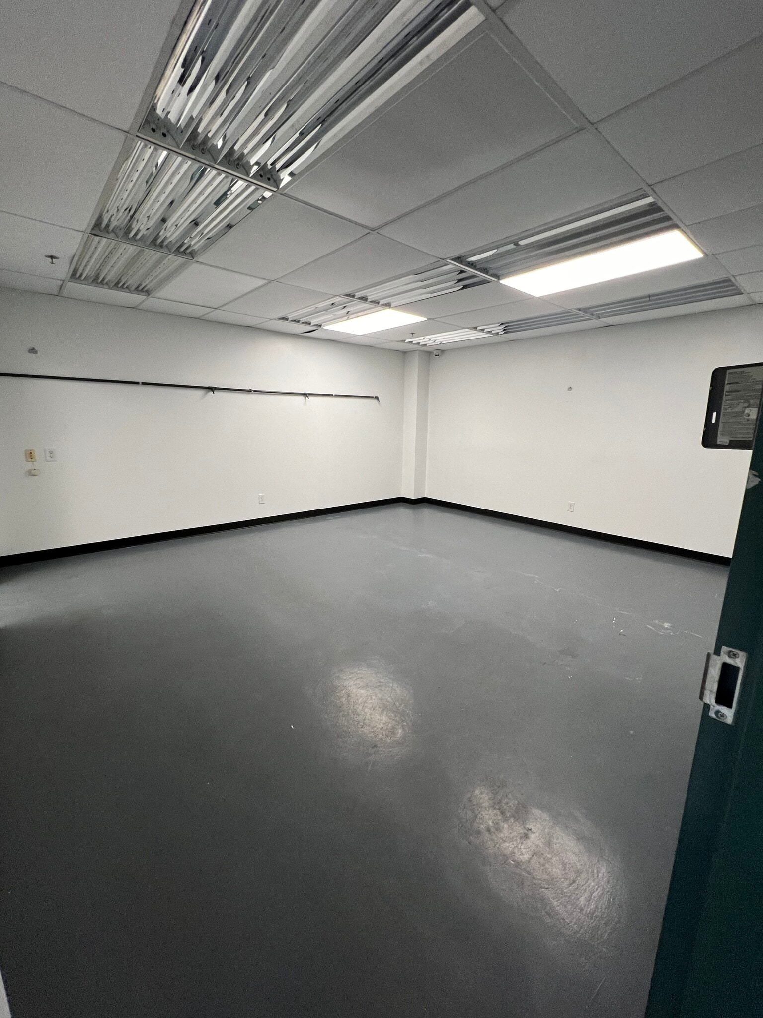 4635 Andrews St, North Las Vegas, NV for lease Interior Photo- Image 1 of 15