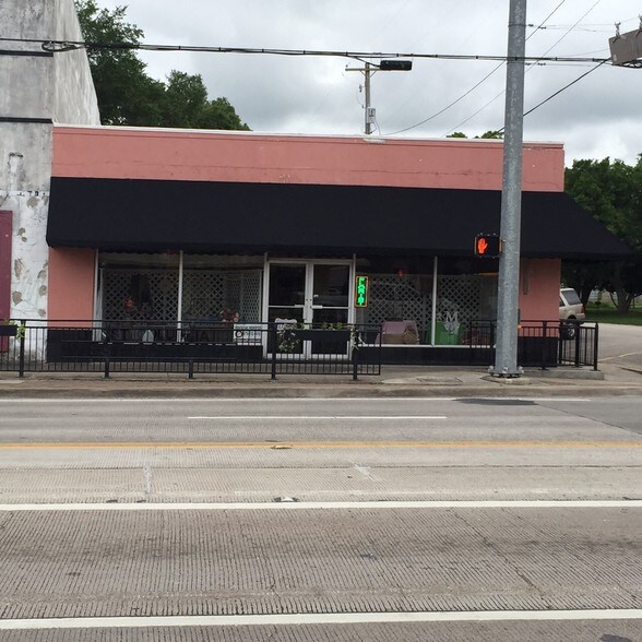 301 E Brazos Ave, West Columbia, TX for sale - Primary Photo - Image 1 of 1