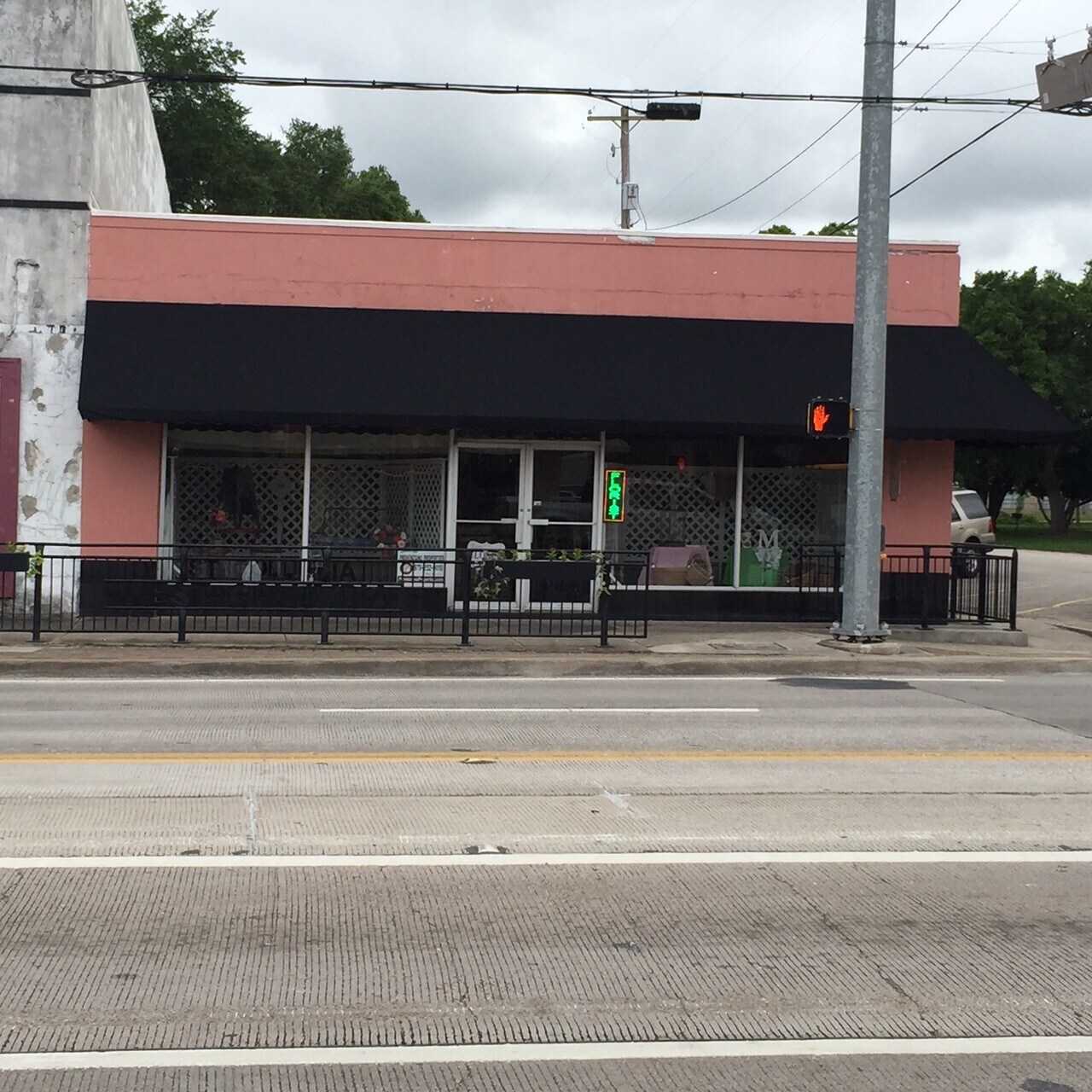 301 E Brazos Ave, West Columbia, TX for sale Primary Photo- Image 1 of 1