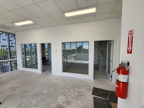 100 N Federal Hwy, Hallandale Beach, FL for lease Interior Photo- Image 1 of 5