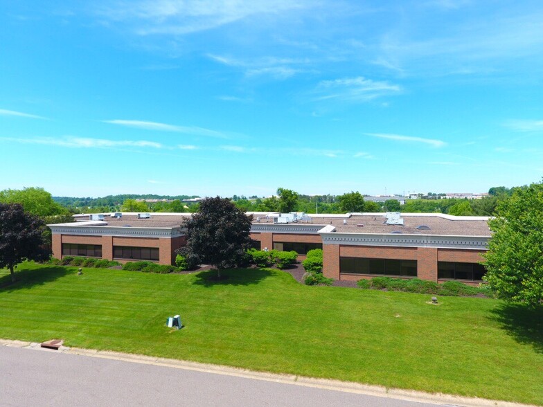 5200 Stoneham Rd, Canton, OH for lease - Building Photo - Image 1 of 7