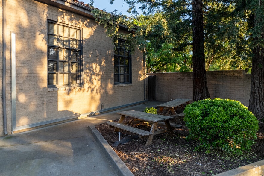 1100 W Chiles Rd, Davis, CA for lease - Building Photo - Image 3 of 8