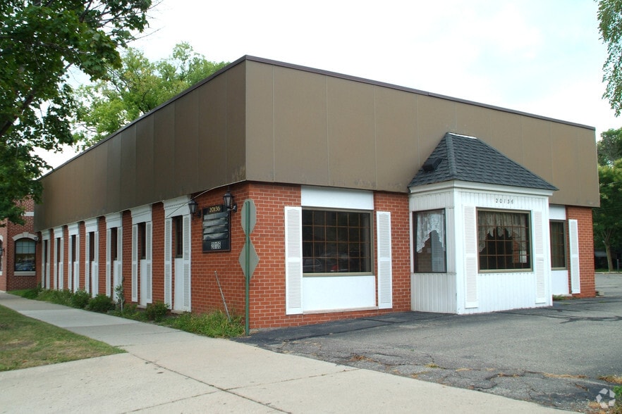 20136 Mack Ave, Grosse Pointe Woods, MI for lease - Primary Photo - Image 3 of 9