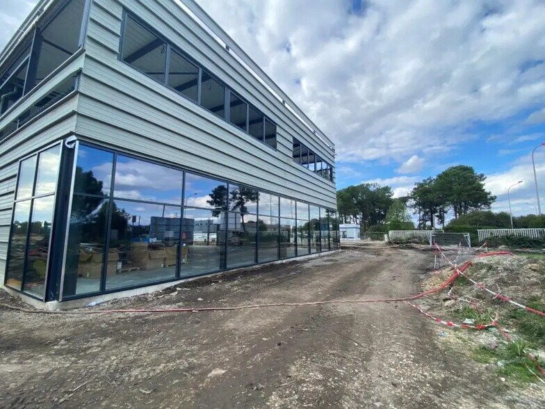 3 Rue Toussaint Catros, Le Haillan for lease - Building Photo - Image 2 of 27