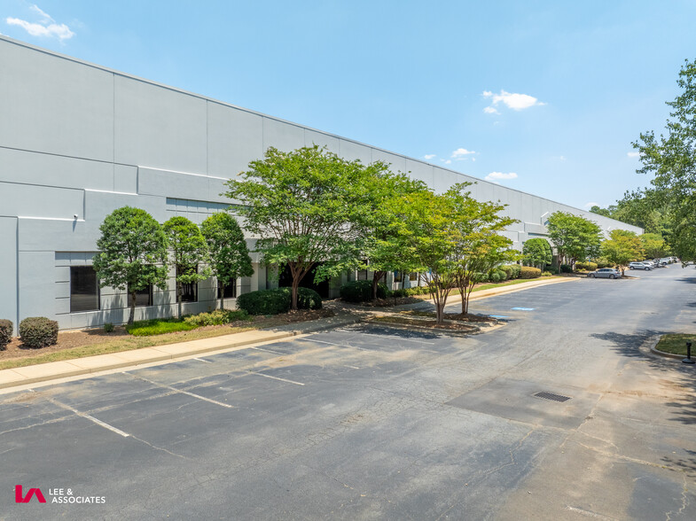 2850 Barrett Lakes Blvd, Kennesaw, GA for lease - Building Photo - Image 3 of 5