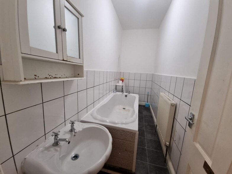 5 Carlisle Rd, Bradford for sale - Building Photo - Image 2 of 15