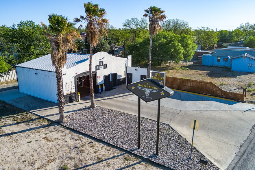 607 W Gibbs St, Del Rio, TX for sale - Building Photo - Image 3 of 40