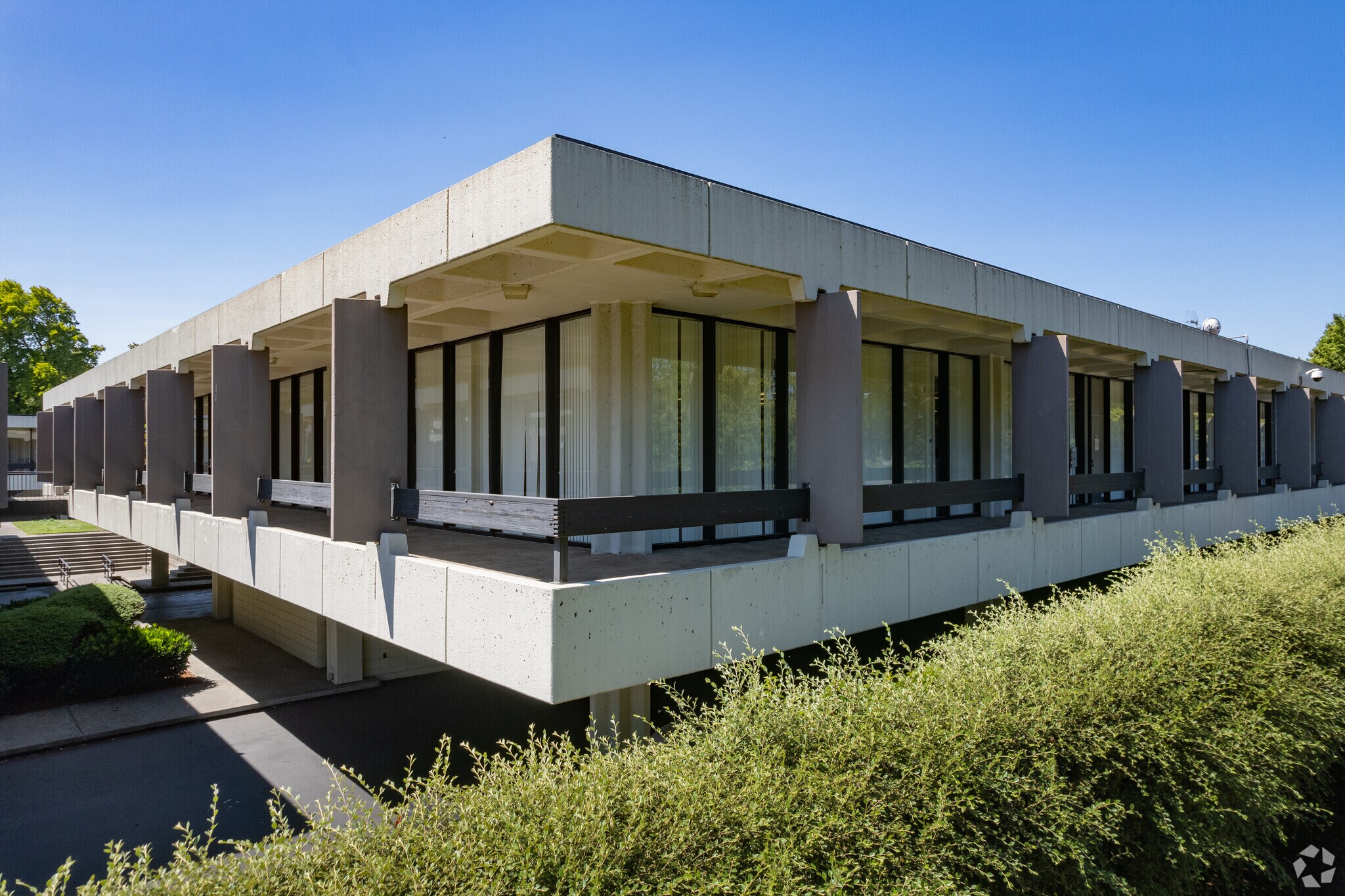 1425 NE Irving St, Portland, OR for lease Primary Photo- Image 1 of 3