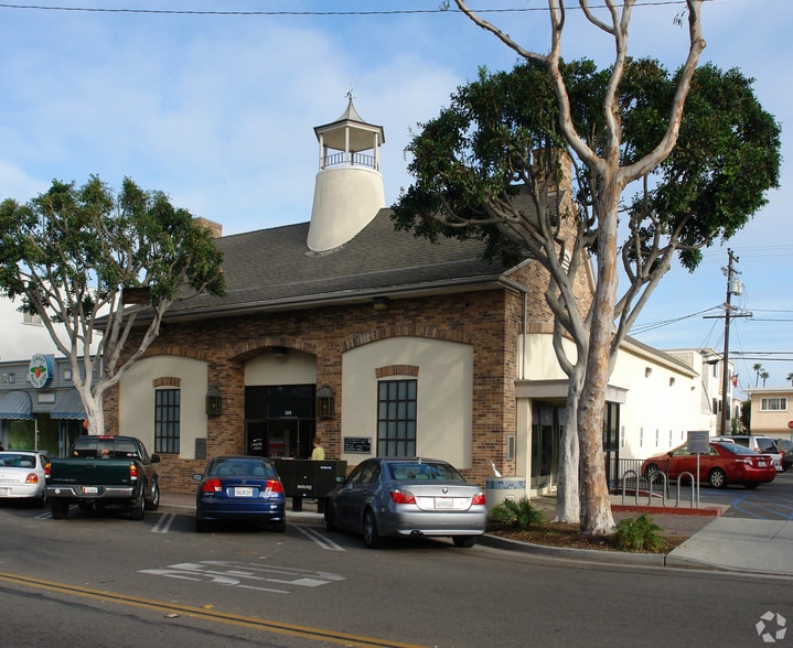 208 Main St, Seal Beach, CA for lease - Building Photo - Image 1 of 7