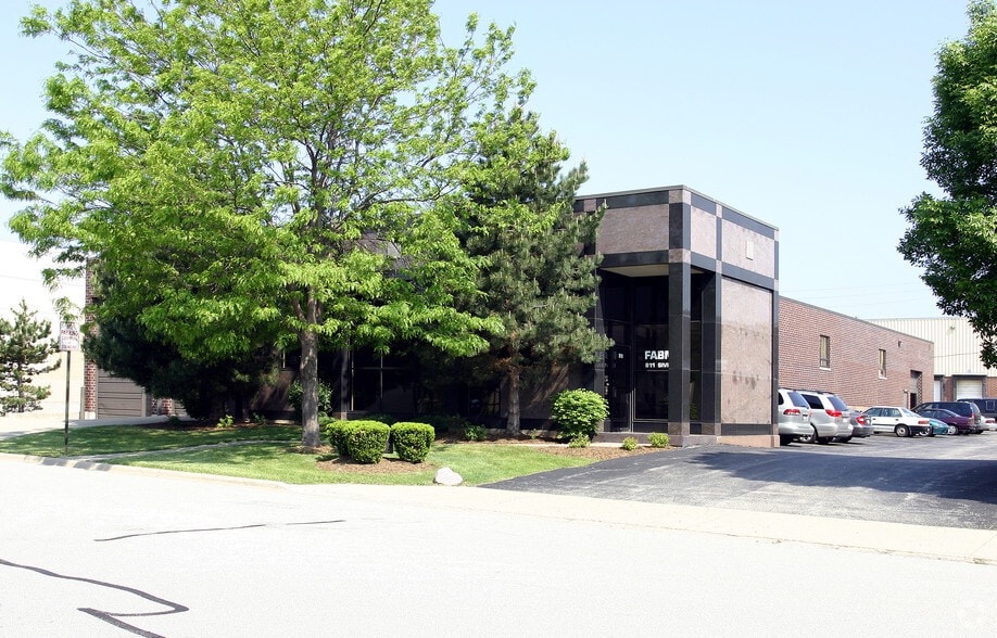 811 Sivert Dr, Wood Dale, IL for lease - Building Photo - Image 2 of 3