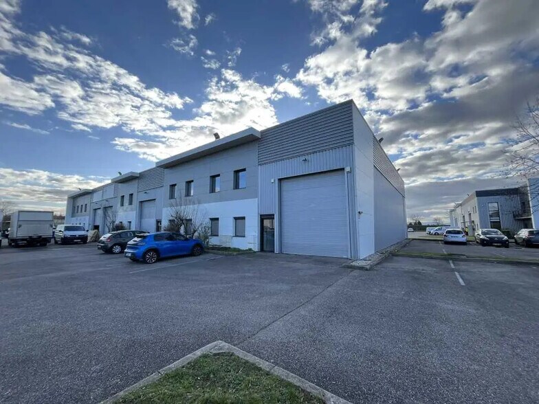 Flex in Saint-Priest for lease - Building Photo - Image 2 of 44