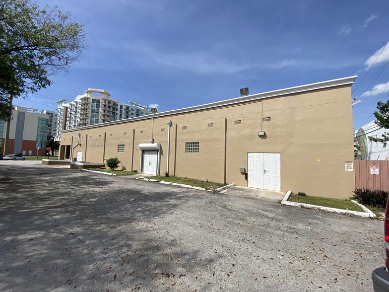 215-235 S 21st Ave, Hollywood, FL for lease - Building Photo - Image 2 of 28