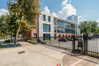 402 Pierce, Houston, TX for lease Building Photo- Image 1 of 11