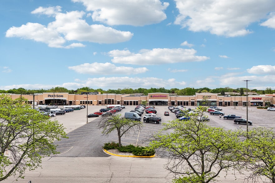 760-800 W Johnson St, Fond Du Lac, WI for lease - Building Photo - Image 2 of 5