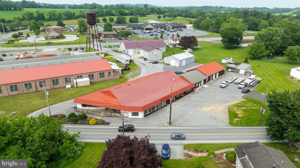 417 Newport Ave, Christiana, PA for sale - Building Photo - Image 3 of 8