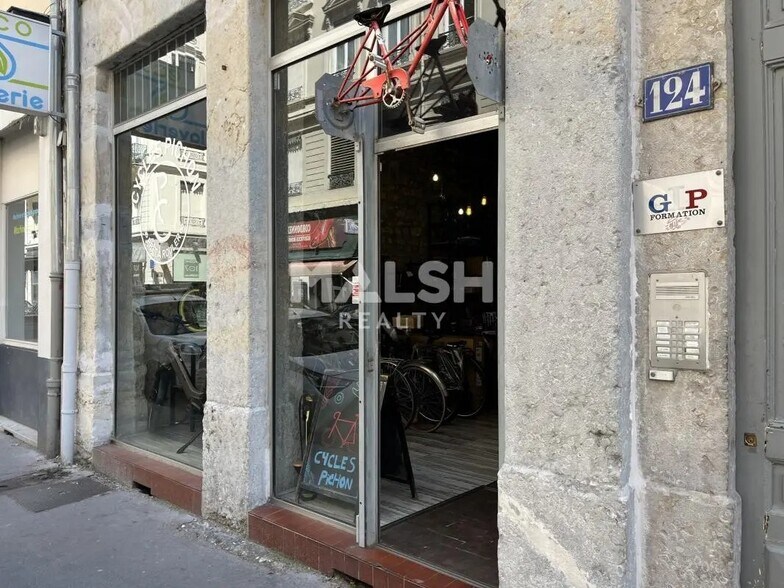 Retail in Lyon for lease - Building Photo - Image 3 of 3