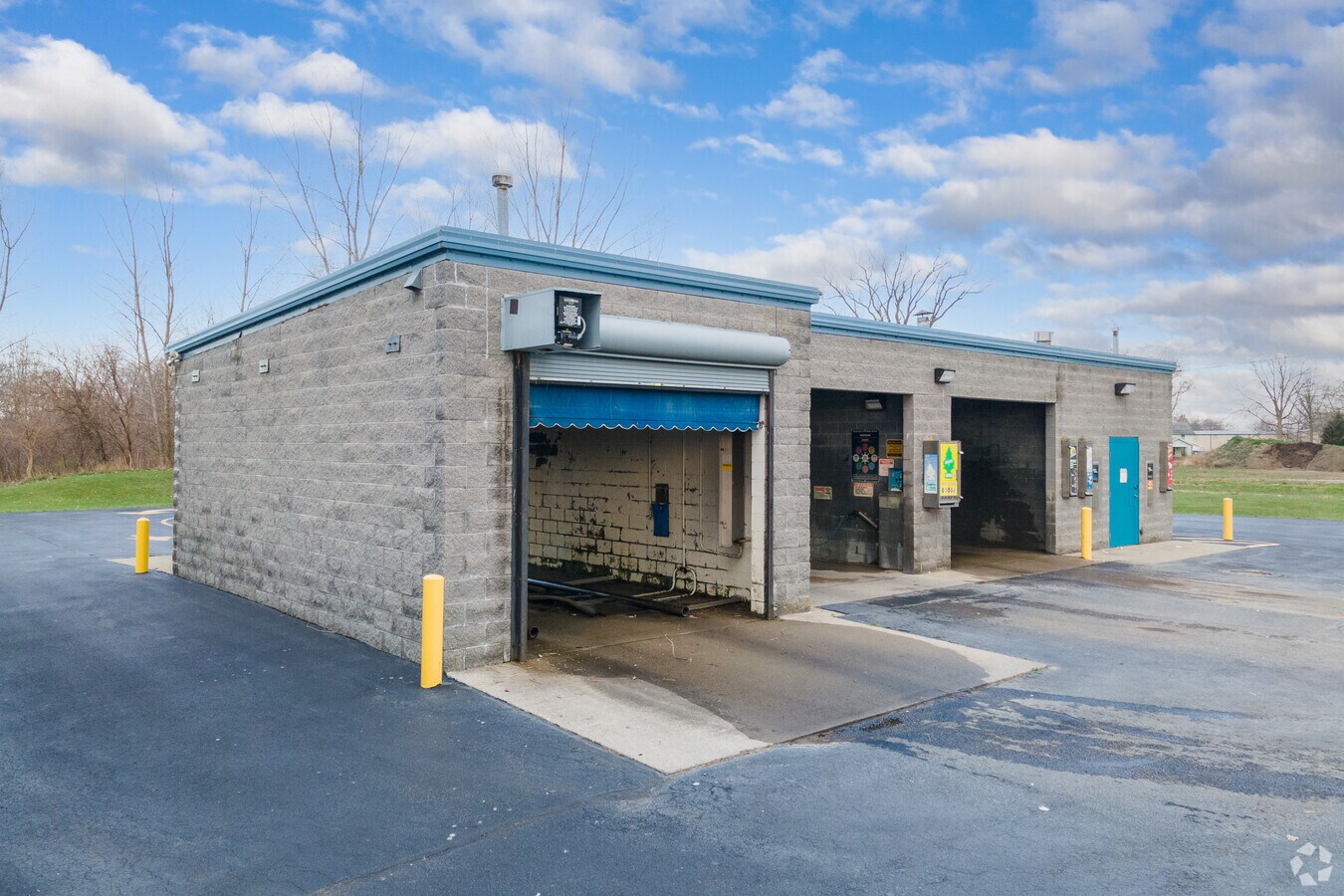 5826 Woodville Rd, Northwood, OH 43619