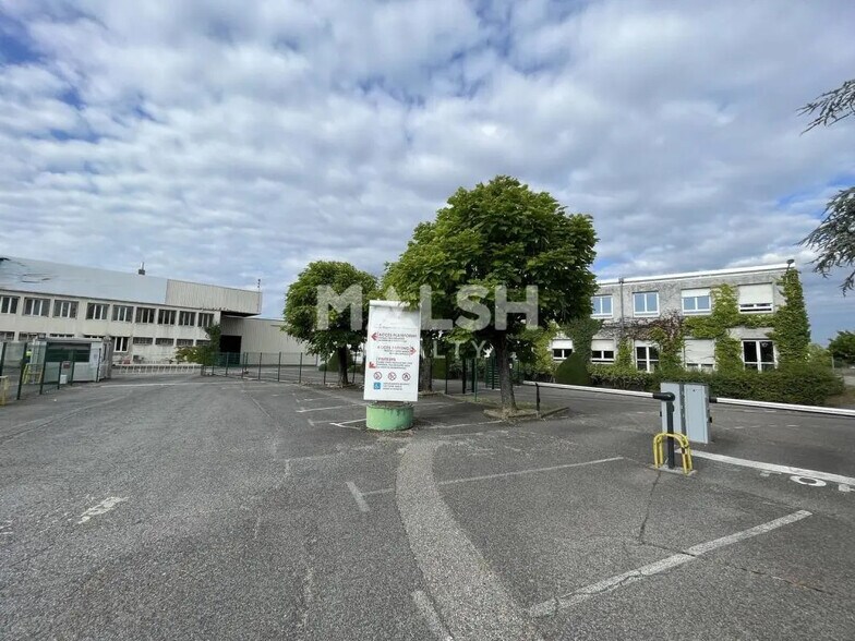 Flex in Saint-Priest for lease - Building Photo - Image 3 of 17