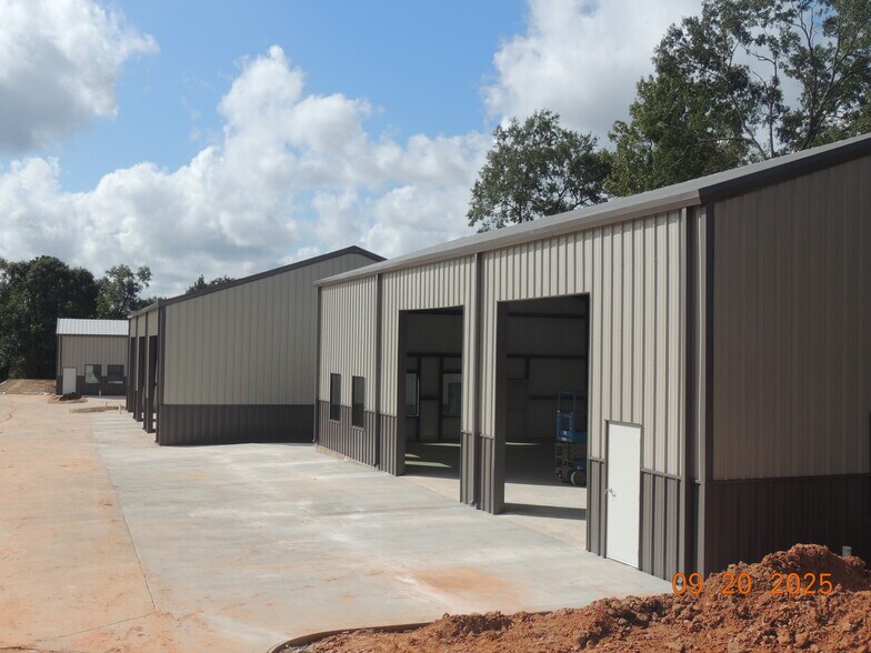 2309 Wade Cir S, Conroe, TX for lease - Building Photo - Image 2 of 11