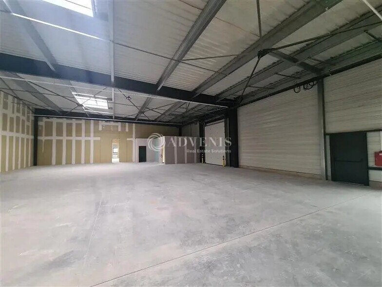 Flex in Flévy for lease - Building Photo - Image 3 of 11