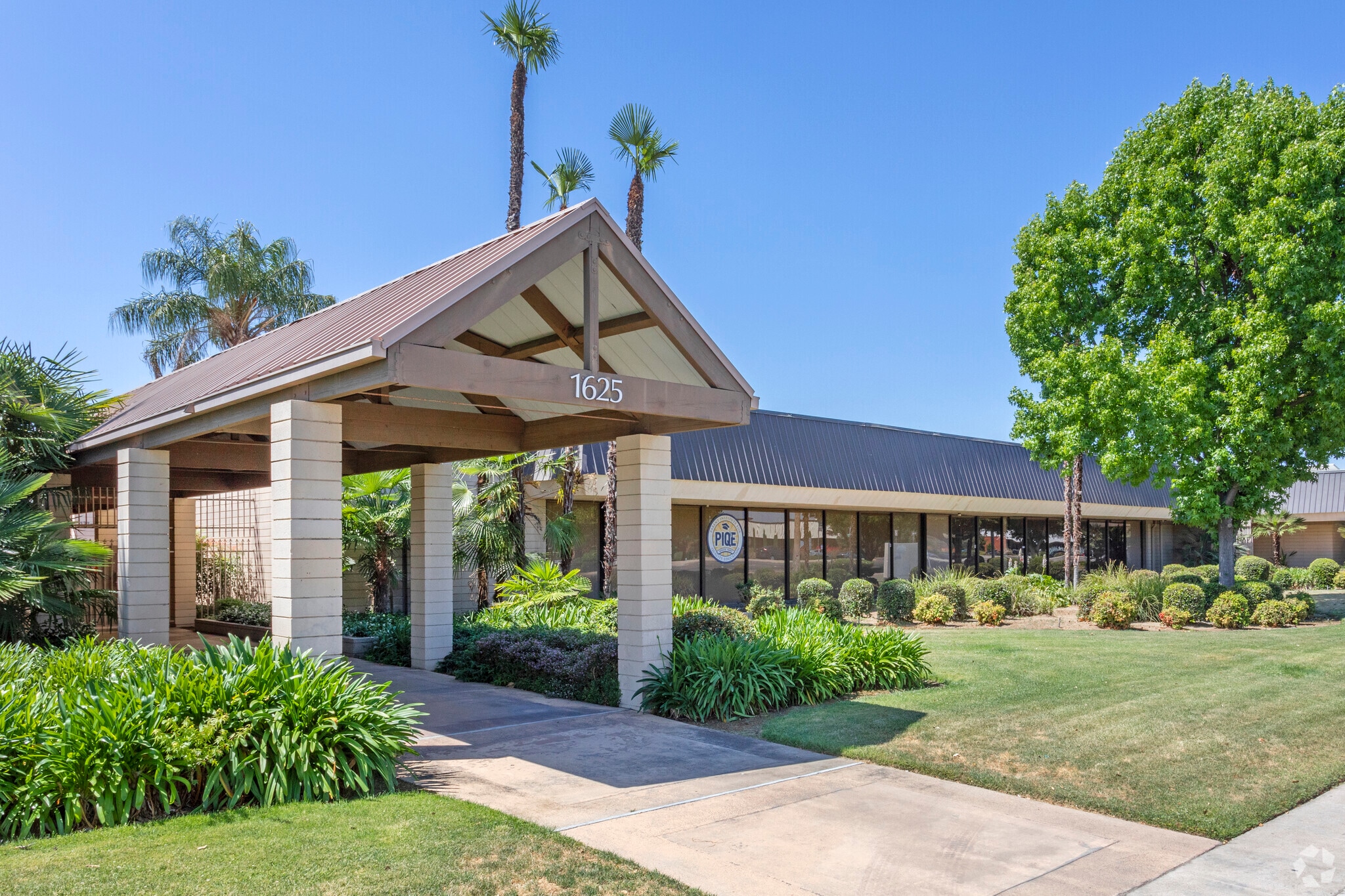 1625 E Shaw Ave, Fresno, CA for lease Building Photo- Image 1 of 8