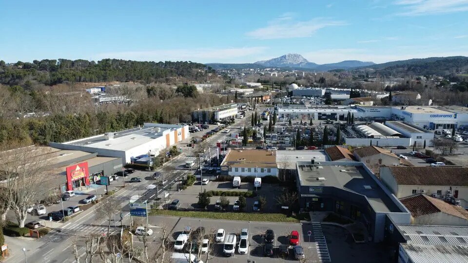 Retail in Aix-en-Provence for lease - Aerial - Image 1 of 5