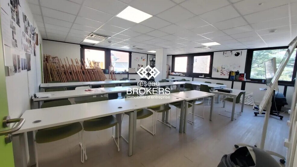 Office in Annecy for lease - Interior Photo - Image 2 of 6