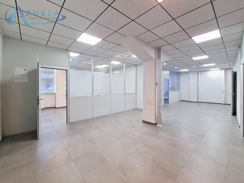 Retail in Nice for lease Interior Photo- Image 1 of 11