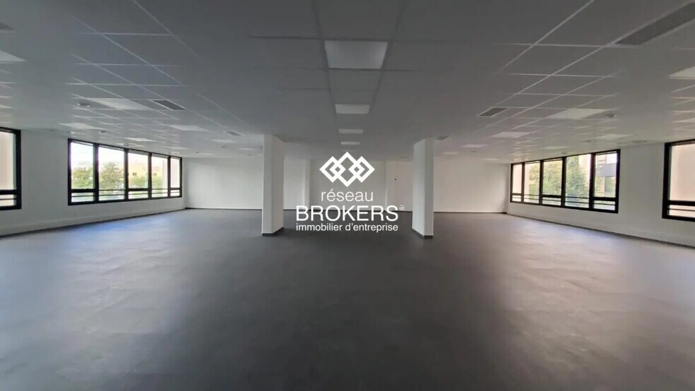 Office in Epagny Metz-Tessy for lease - Interior Photo - Image 1 of 6