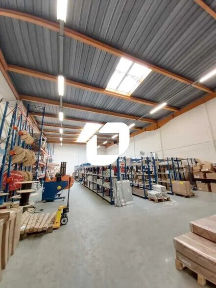 Flex in Wissous for lease - Interior Photo - Image 3 of 9