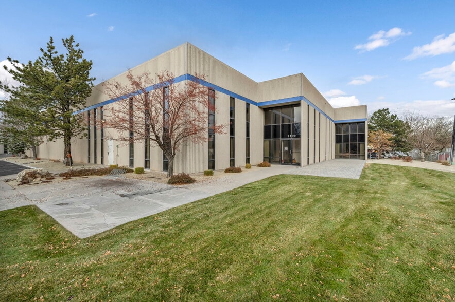 2222 College Pkwy, Carson City, NV for lease - Building Photo - Image 2 of 3