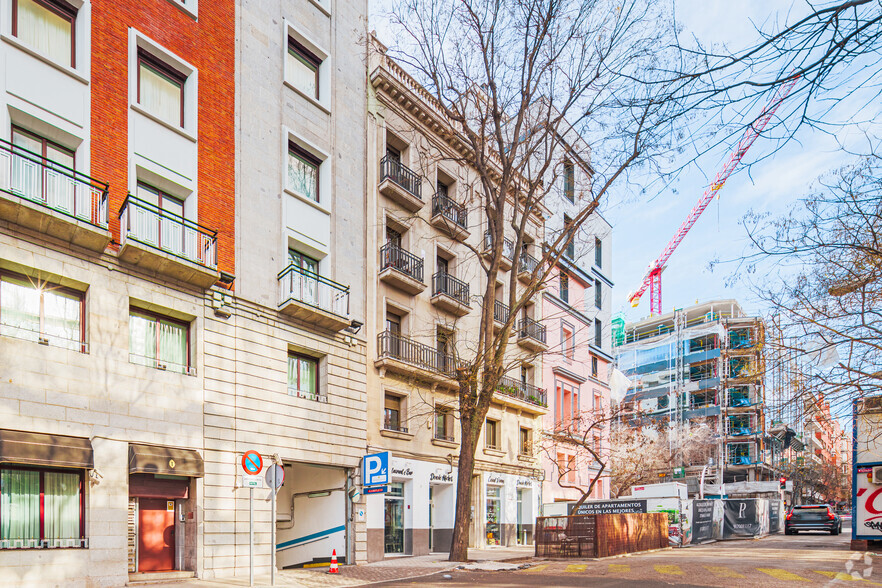 Calle De García De Paredes, 94, Madrid, Madrid for lease - Building Photo - Image 2 of 4