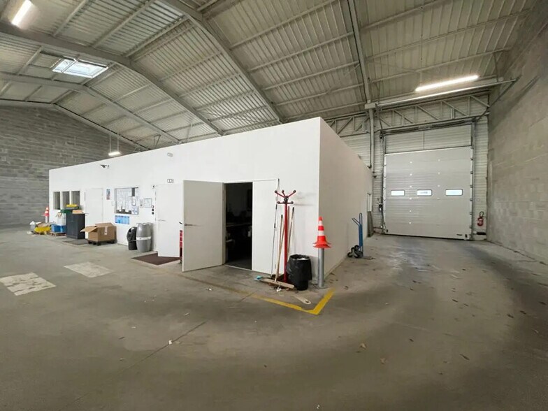 Flex in Guipavas for lease - Building Photo - Image 1 of 8