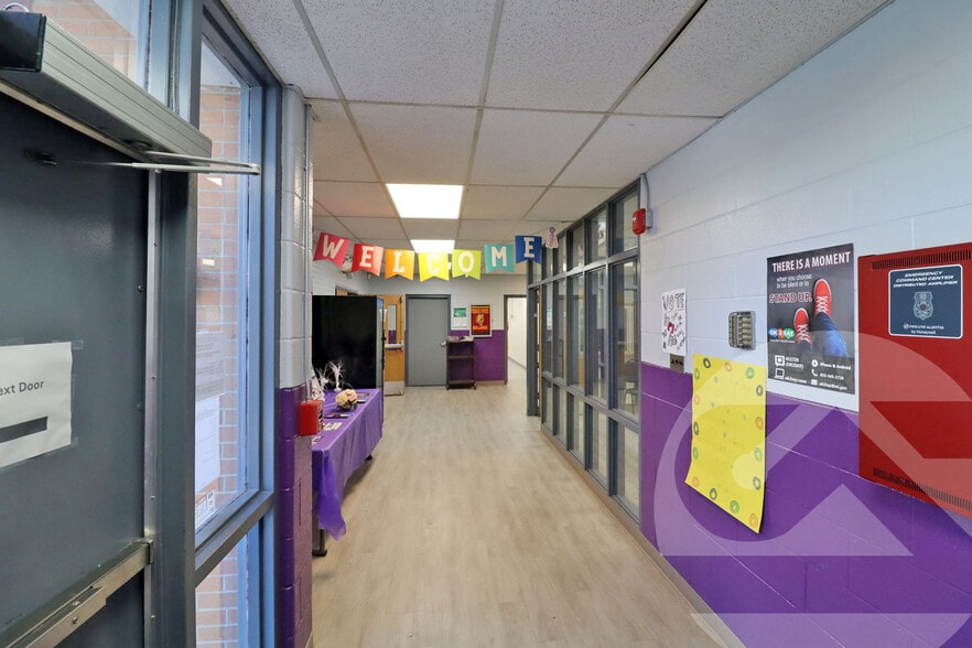 22280 E Price Dr, Clinton Township, MI for sale - Interior Photo - Image 2 of 6