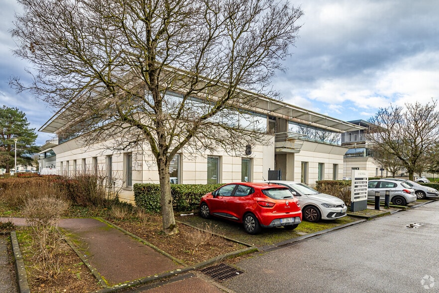 8 Rue Pascal, Bron for lease - Primary Photo - Image 1 of 17