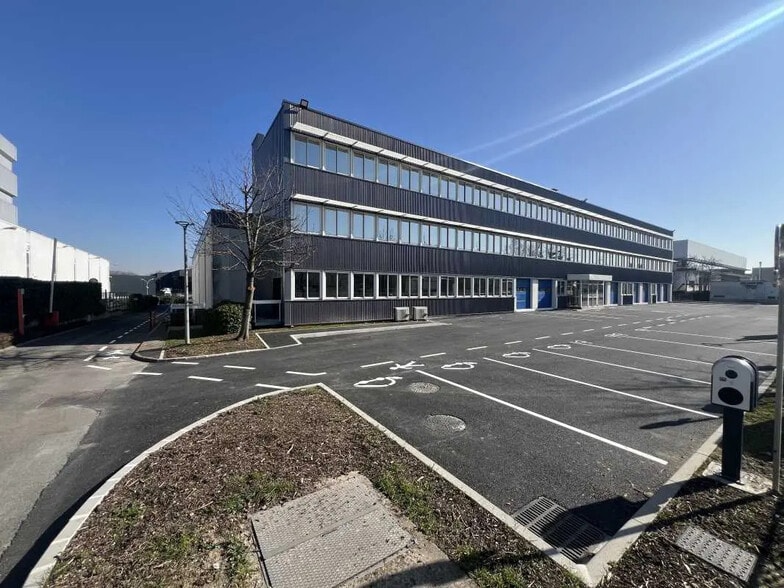 11 Avenue Albert Einstein, Le Blanc-Mesnil for lease - Building Photo - Image 2 of 25