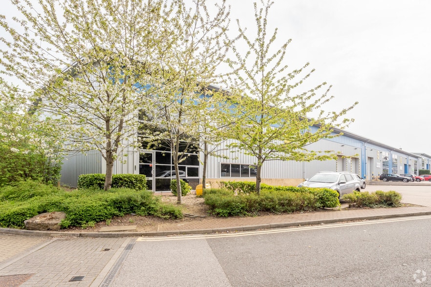 Fingle Dr, Milton Keynes for sale - Primary Photo - Image 1 of 1