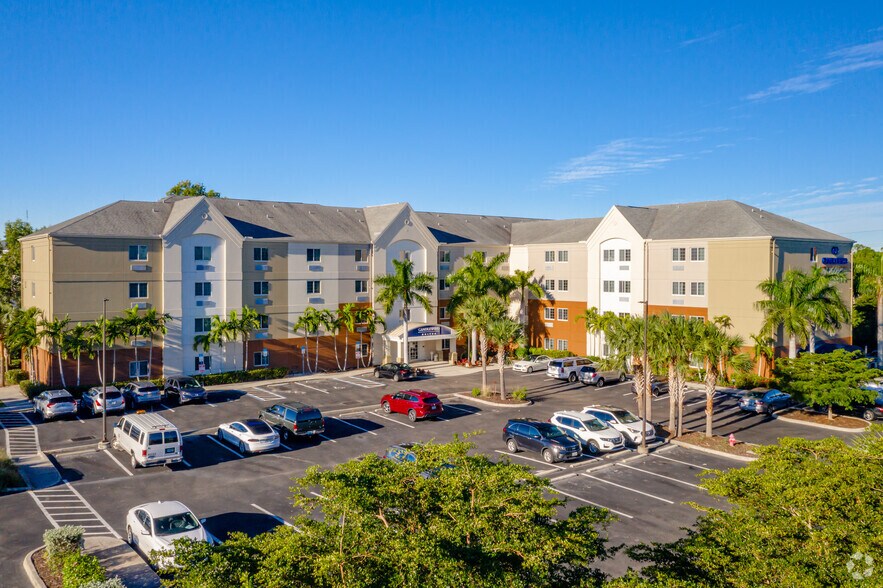 9740 Commerce Center Ct, Fort Myers, FL for sale - Primary Photo - Image 1 of 1