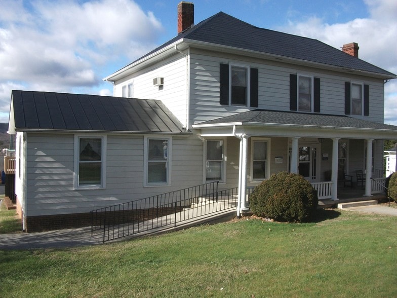 195 Maple Ave, Rocky Mount, VA for sale - Primary Photo - Image 1 of 1