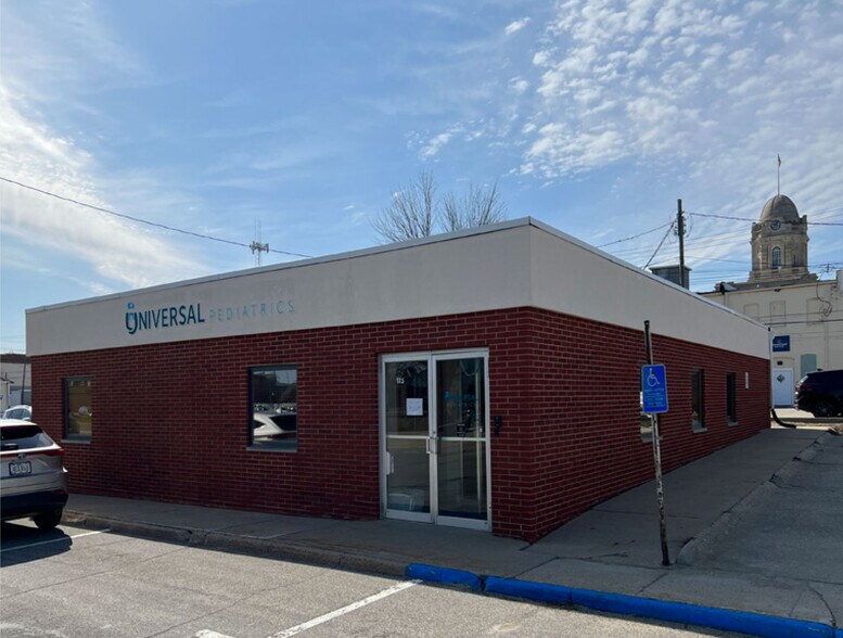 115-121 N 3rd Ave W, Newton, IA for sale - Building Photo - Image 1 of 1